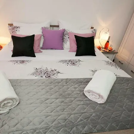 Apartman Edita شقة