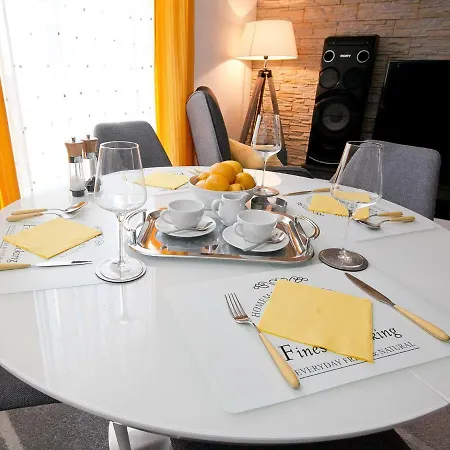 Apartman Edita شقة *